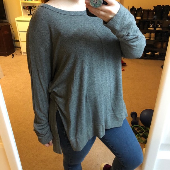 EUC Women’s Francesca’s Collections Oversized Long Sleeve Top size Medium - Picture 4 of 8